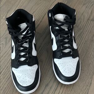 Nike Men's Black and White Sneakers